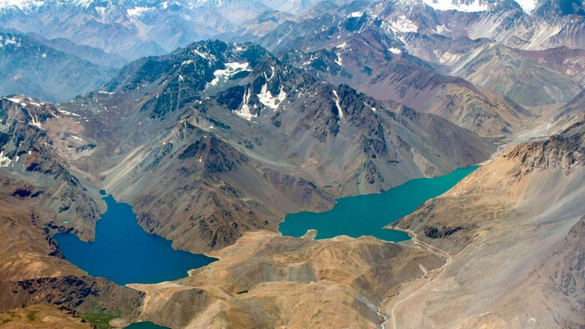 Instalación de sensores de alerta temprana en los Andes: monitoreo de 500 lagunas glaciares para prevenir aluviones